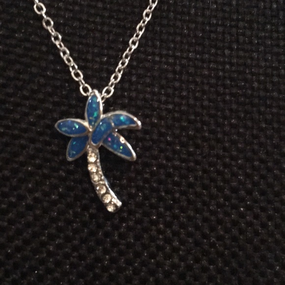 NEW. Coastal Necklace & Earrings - Picture 3 of 5